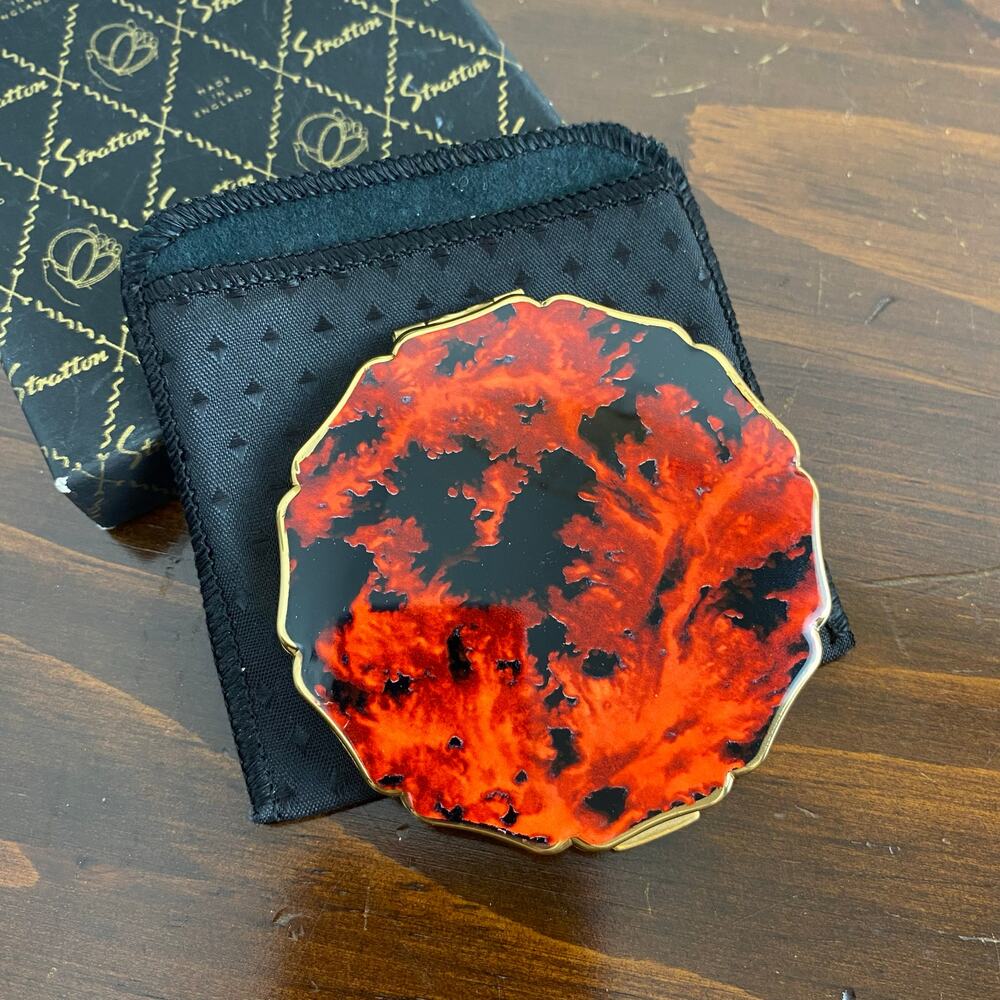 Vintage Stratton Scalloped Red Tortoiseshell Powder Compact NIB